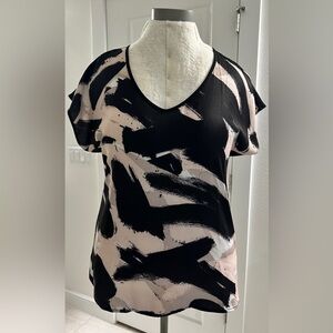 Short sleeved, v-neck top. Calvin Klein top w/zip back. Black/pink. Medium.